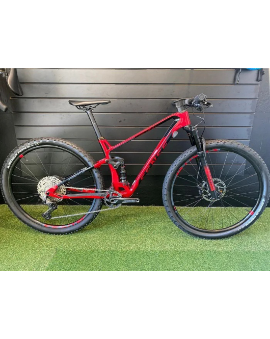 Bicicleta Sense Invictus Carbon Pro 2023 - Tamanho M-17" - Semi Nova